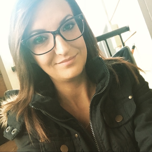 Meet your Posher, Kristie - Picture 1 of 1